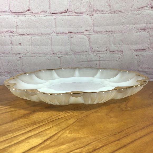 Vintage Anchor Hocking Milk Glass Deviled Egg Platter with Gold Gilt - Picture 3 of 5